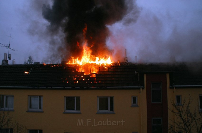 Feuer Dachstuhl Koeln Muelheim Noellstr P001.JPG